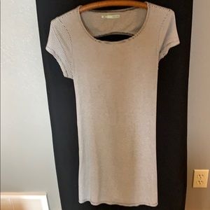 T-Shirt tress with key hole opening
